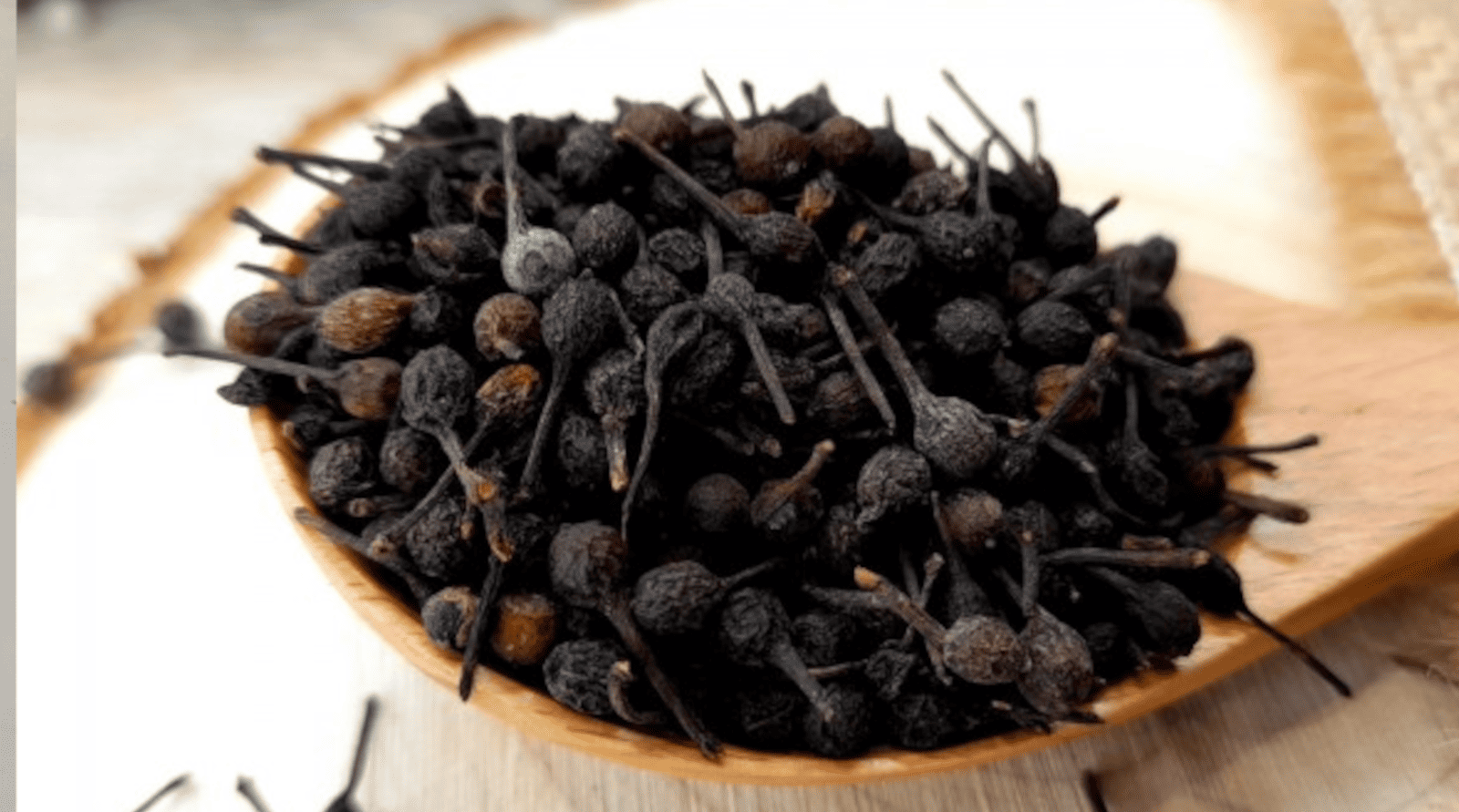 Read more about the article Madagascar Wild Pepper (Voatsiperifery)